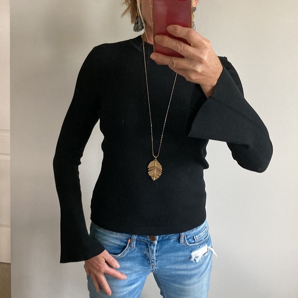 Black Flare Sleeve Ribbed Knit Top - Picture 2 of 8